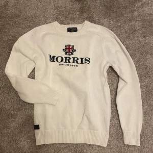Säljer nu denna fina Morris tröja i fint skick utan defekter🤩 Storlek M. Vit färg👌🏽