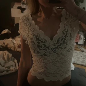 Spets topp - Säljer denna ursnygga spets toppen som ej har kommit till användning💓
