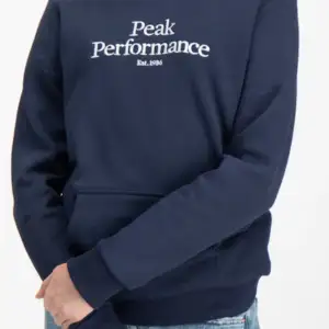 Super fin peak hoodie! Bra skick💕 Hoodien är i storlek 150/160 men passar perfekt på mig som har Xs/S. Nypris 699 mitt pris 250!!💗 