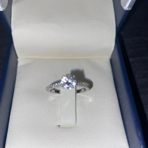 Oxford Silver Solitaire Ring - Jättefin ring från abelstedt.  Silver Använd i max en månad så ganska ny. Köpt för 1200kr