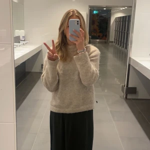 Stickad Tröja - Super fin stickad tröja från H&M🩷