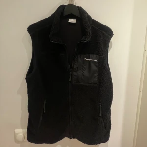 Fleece väst - Knowledge Cotton Apparel fleece väst     Nypris 1299            Pris går att diskutera, måste bort snabbt