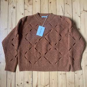 Grail piece from Acne Studios. 100% wool and comes with and amazing knitted pattern. Fits wide and cropped. Tagged XXS, fits XS-S.