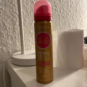 Säljer denna brun utan solen från L’Oréal Paris eftersom jag inte anvönder den. Det är mycket kvar och man sprayar den.