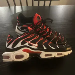 Nike Tn Air skor i storlek 42. Innermått 26,5 cm. Använda men är i nyskick!