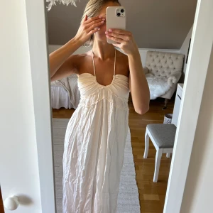 Långklänning  - säljer denna jätte fina långklänningen ifrån hm då den aldrig kommit till användning 💕storlek XS💕
