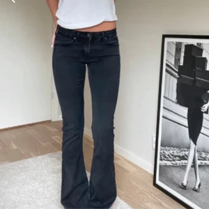 Svarta jeans - Mycket bra i skick. Normal i storleken💕