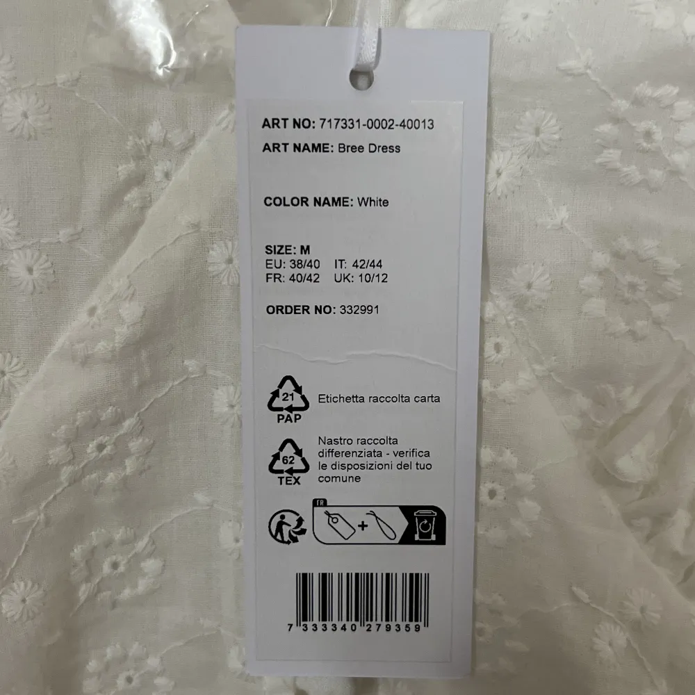 Säljer denna oanvända klänning från bubbleroom då den inte kommer till användning. Köpte den för 799kr men säljer den för 499kr🤩. Klänningar.