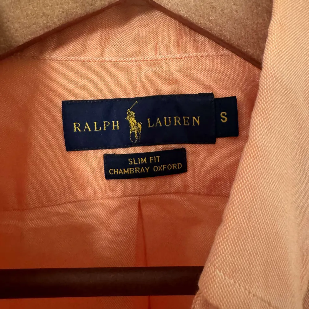 Rosa Polo Ralph Lauren skjorta, perfekt inför sommaren i jätte fint skick. . Skjortor.