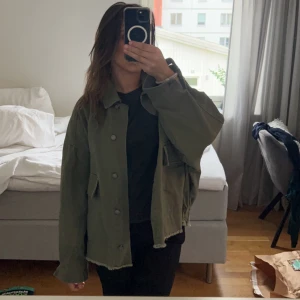 Zara jacka - Jättefin vårjacka från zara, storlek s men oversize passform. Nyskick