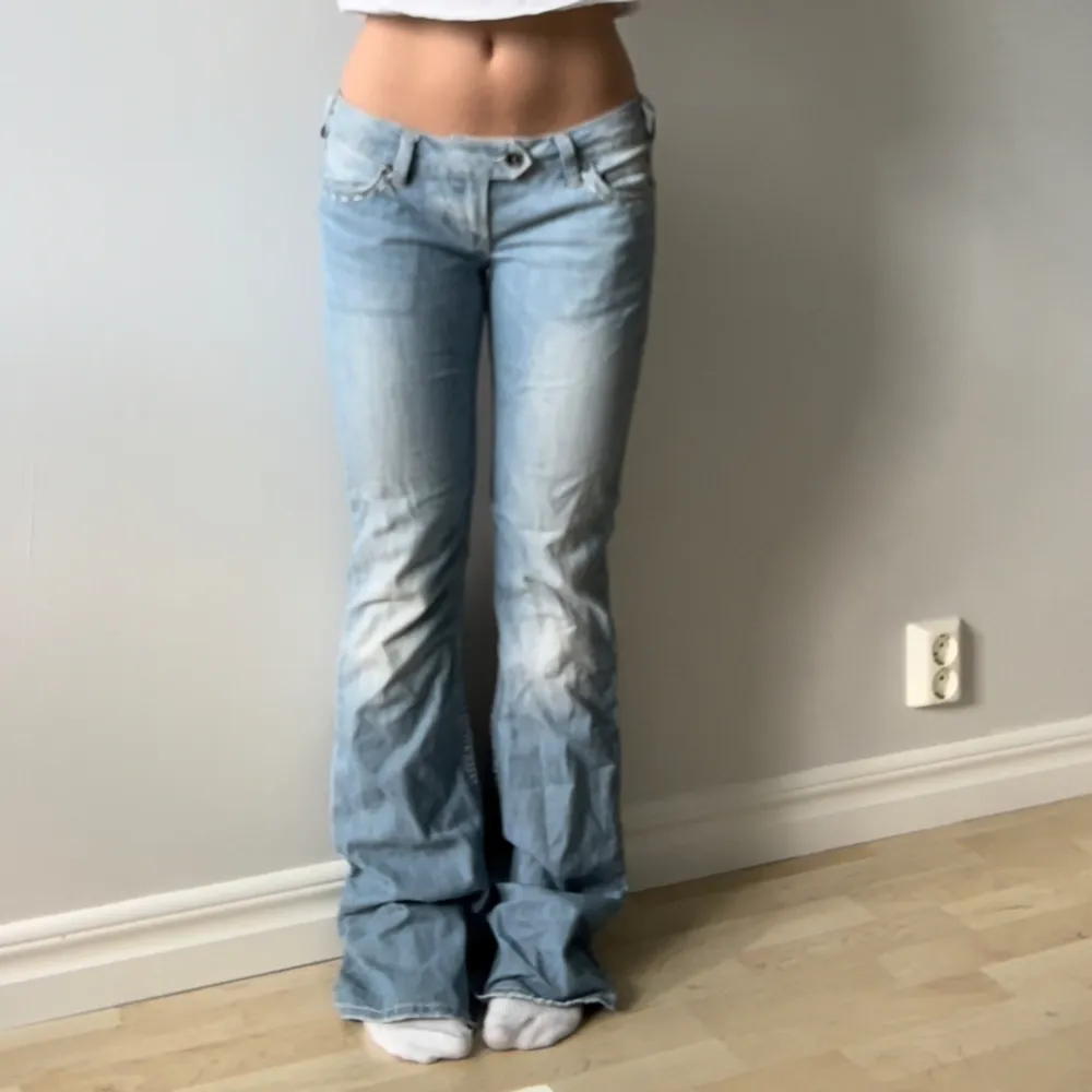 Midjemått tvärsöver 38cm och Innerbenslängd 78cm💓. Jeans & Byxor.