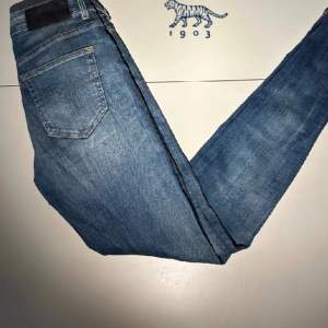 Tjena säljer mina Tiger of Sweden jeans då dem är för små för mig, storlek 28/32. 