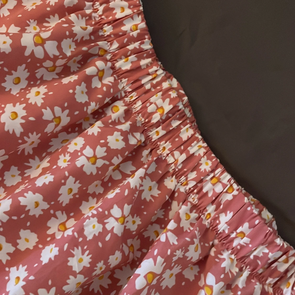 Rosa kjol med vita blommor - 91