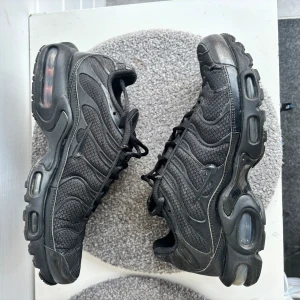 Nike Air Max Plus TN - Använt en sommar och kommer inte till använing längre. Bra skick