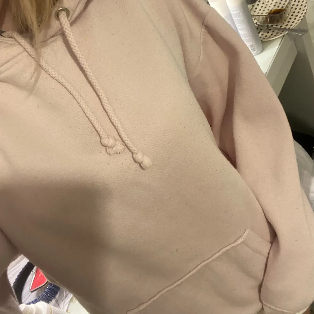 Superfin rosa hoodie från bikbok💕. Hoodies.