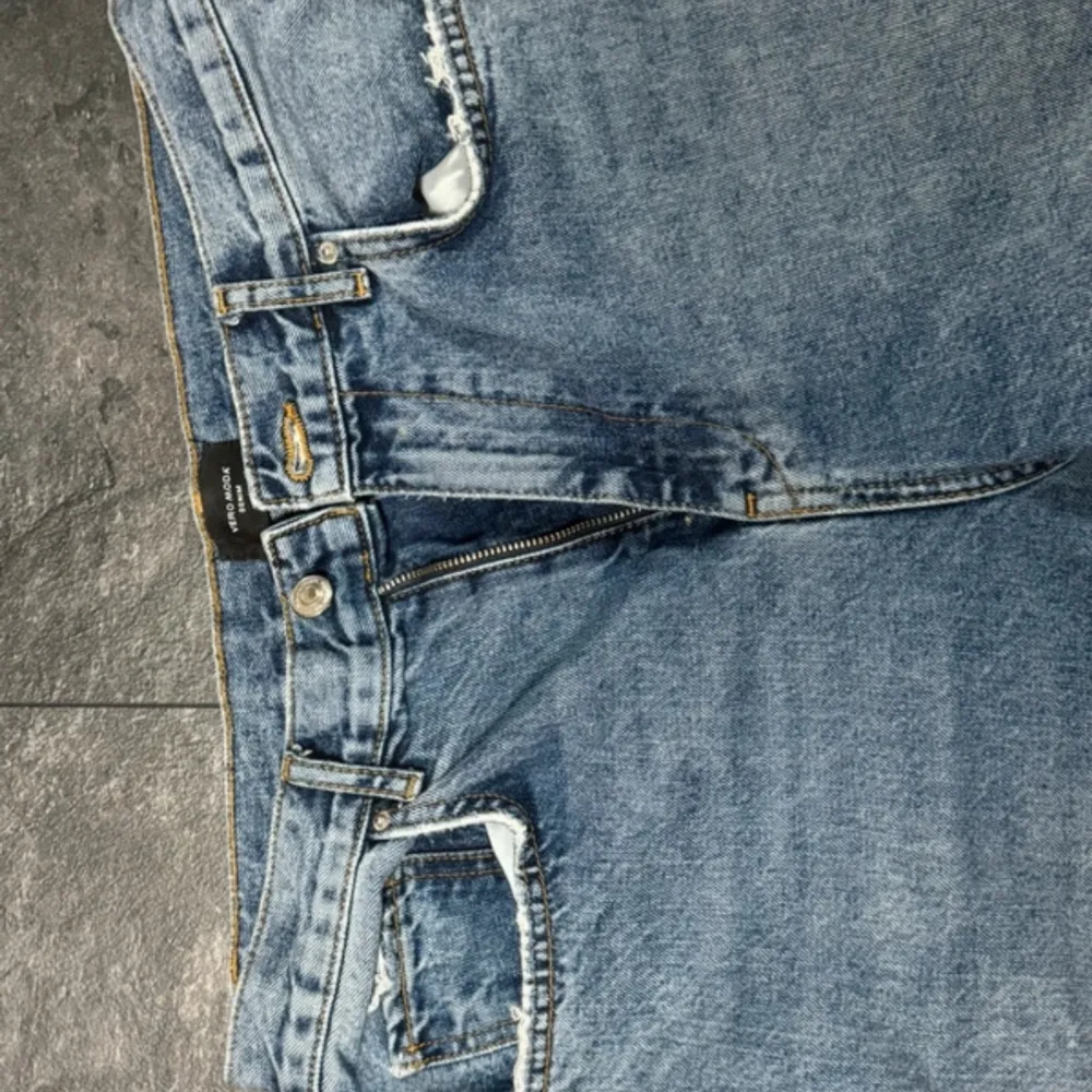 Baggy högmidjade jeans.. Jeans & Byxor.
