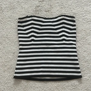Tubtopp Gina Tricot  - Storlek S, fint skick!