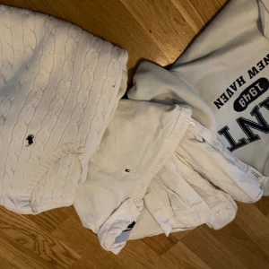 Tröjor  - I small medium storlek en plagg för 300 