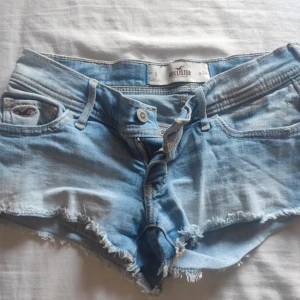 Low waist jeansshorts  - Jätte fina low waist jeansshorts från hollister💕