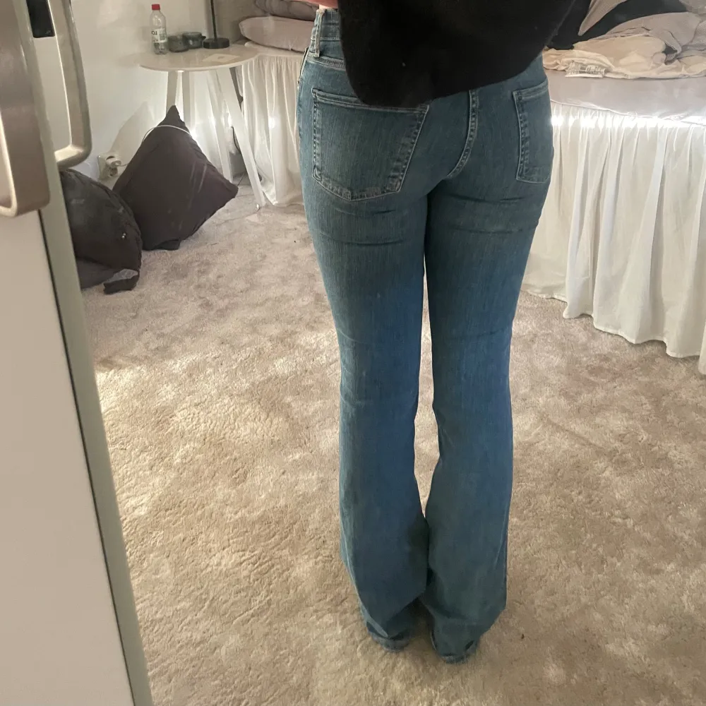 Blå bootcut jeans från Zara(aldrig använda)💗💗. Jeans & Byxor.
