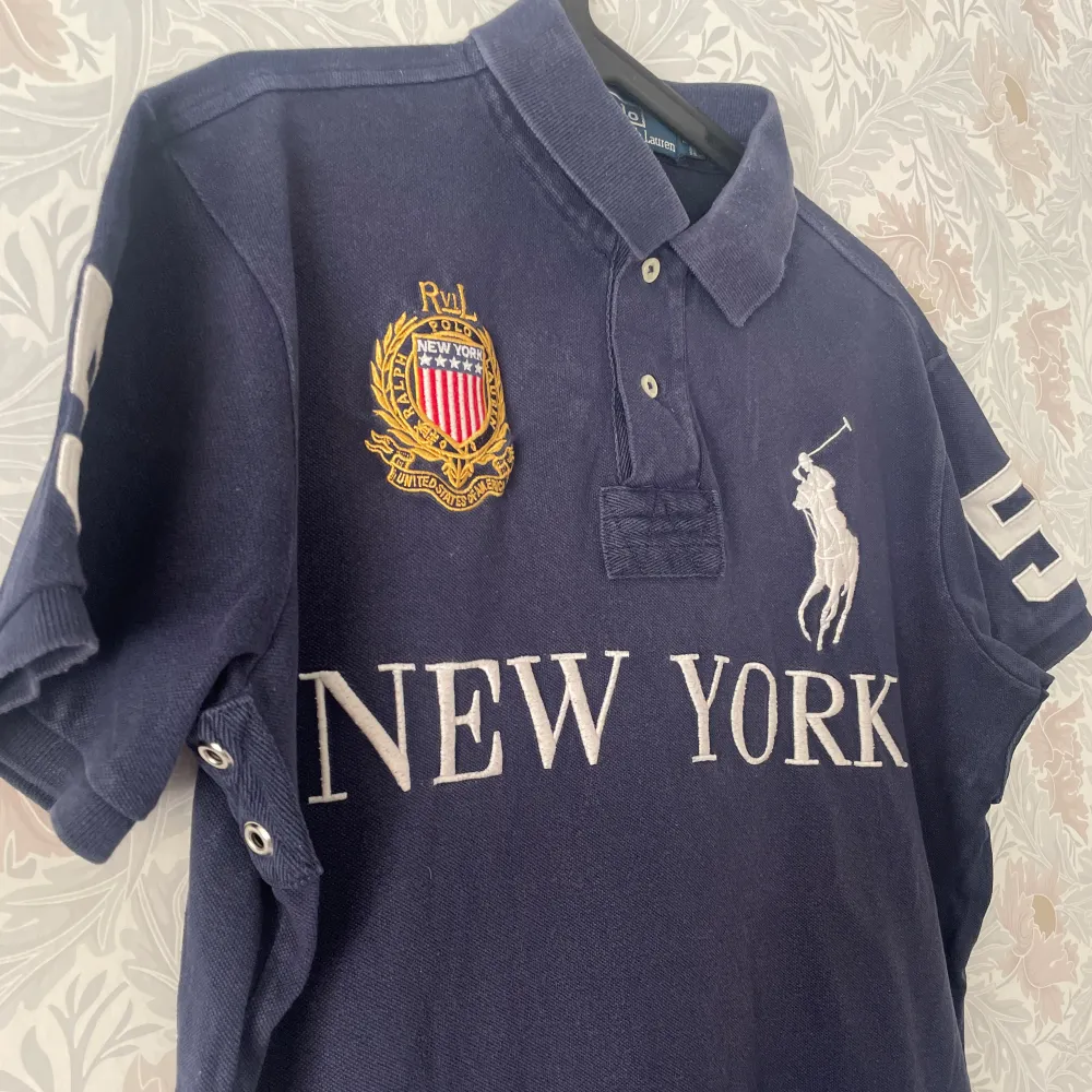 Ralph Lauren New York polo Large Pit to Pit 53cm Length 72cm. T-shirts.