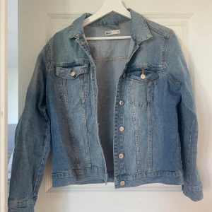 Jeansjacka - Jeansjacka i stolen 42/L