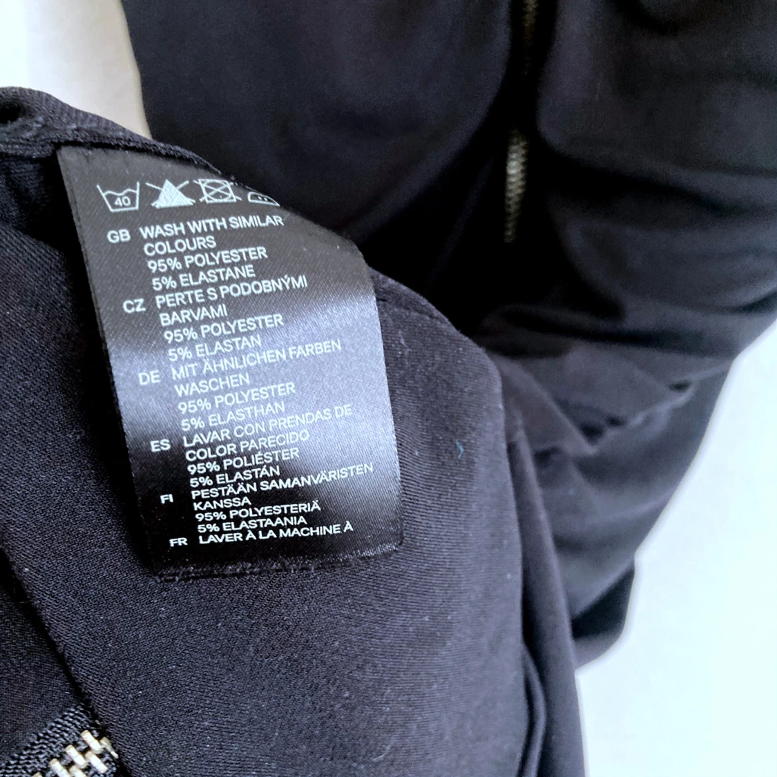 Svart tight miniklänning, stl 34 XS, figurnära, dragkedja, goth, punk, fest, party - 93