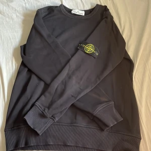 Stone island sweatshirt  - Äkta Oanvänd stone island sweatshirt storlek S den passar inte mig så vill bli av med den pris kan diskuteras 