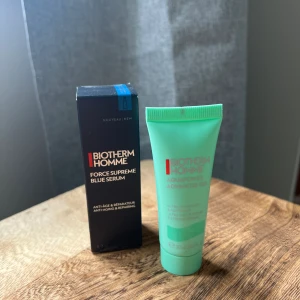Biotherm man - Säljer ett serum och en kräm som såklart är helt oanvända. Fick det i deras julkalender och dessa två är anpassade för män. 18 ml i serumet och 20 ml i krämen💕Originalpriset för serumet i 50 ml är 728kr och krämen i 100 ml 413kr!