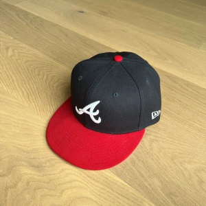 New Era Fitted  - Cond 9/10 aldrig använd 