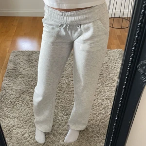 Grå mjukisbyxor - Grå mjukisar från lager 157 ”STELLA”  i storlek xs🩶 haft i ungefär ett år och använt ganska mycket, pris går att diskuteras! 