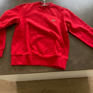 Lacoste tröja - Storlek S, helt ny passade inte mig.  