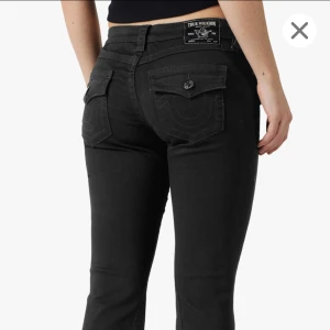 True religion jeans  - Helt oanvända svarta true religion jeans som är i topp skick. Skriv för fler frågor och bilder🥰 