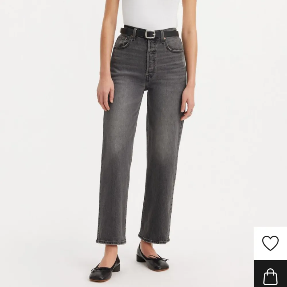 Levis jeans i mycket fint skick! Storlek 26 bred och 27 längd  . Jeans & Byxor.