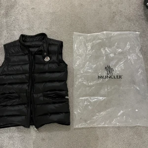 Moncler GUI väst - Storlek XS Bra skick 