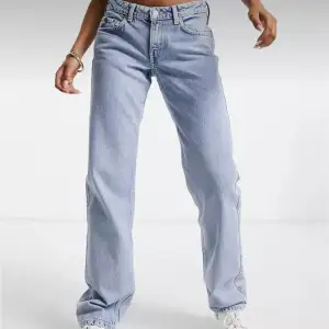 2 Arrow jeans från weekday   Endast använda få gånger Storlek: 24/30 på bägge 💙🩵🩶 400kr för bägge  TRYCK EJ PÅ KÖP NU UTAN LÄGG PRISFÖRSLAG‼️‼️