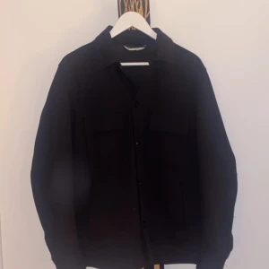 Overshirt - Overshirt från Zara. Inga deffekter, 10/10 skick. Orginal pris 599kr 