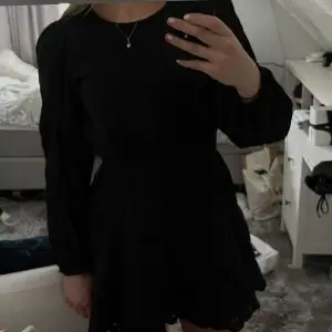 Super fin svart klänning som är helt oanvänd 