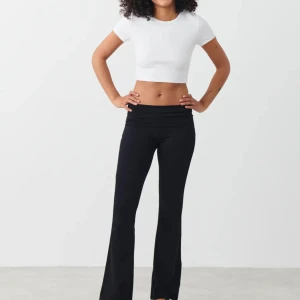 soft touch tall trousers - Gina yoga byxor i ’tall’. Avända men i nytt skick. Köptes för 360kr men pris går att diskutera. Säljs då de inte kommer till användning.  Skriv vid fråger eller funderingar☺️