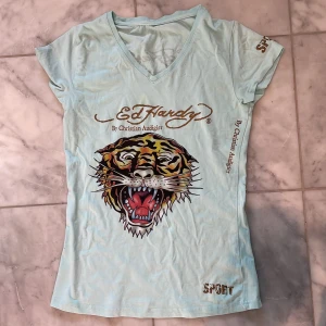 Ed Hardy topp - Supersnygg Ed Hardy av Christian Audigier topp i strl xs/s, använd några få gånger men i mycket bra skick❤️
