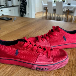 Polo ralph skor  - Tja säljer dessa sjukt unika skor som nästan ingen har, lite använda men fortfarande riktigt fräscha 