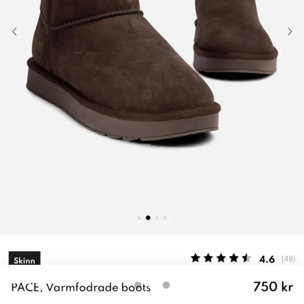 Uggs liknande skor 🤎 Stl 40, jag har Stl 39 och dem passar mig men tog en större storlek för att kunna få plats med sockor också och för att tåla kylan bättre. Använda ca 3 gånger💖 Nypris 750kr. (Kan tänka mig byta också). Skor.