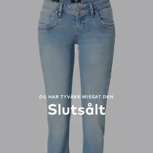 Säljer mina fina Ltb jeans som är köpta här på plick! De är i ny skick och har inga defekter💗 passar bra på mig som är 175. Skriv om ni vill ha fler bilder eller har andra frågor💗 Pris kan vi diskutera💗