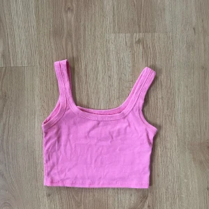 Rosa linne  - Super fint rosa linne som är använd men i väldigt fint skick. Passar XS/S Skriv vid frågor 