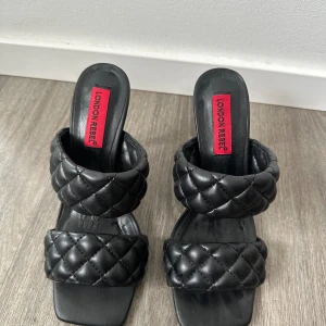 Klackar från London rebel  - Klackar från London rebel, använda ett fåtal gånger 