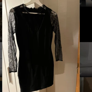 Klänning  - Väldigt fin skräddarsydd klänning.