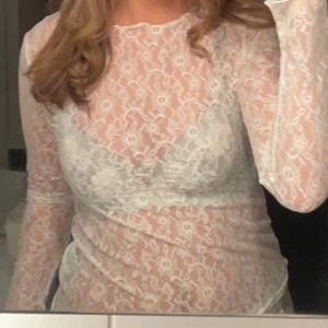 Fin spetströja, säljer för att den inte kommer till användning längre💓 - Storlek M men passar S