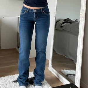 Lågmidjade jeans  - Från Monki, endast provade 