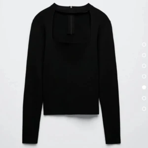 Cut out topp! - As snygg svart cut out topp ifrån zara. Aldrig använd.😍Nypris 429kr