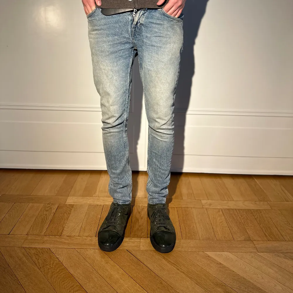 Ett par snygga jeans i den populära modellen PISTOLERO | Färgen är Blue lines | Skicket är 9/10 fint skick | modellen är 178 och väger 62kg. Jeans & Byxor.